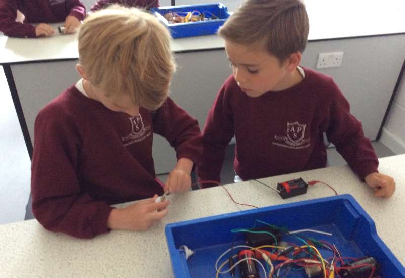 Year 2 use the new Science Lab at Marlborough Road