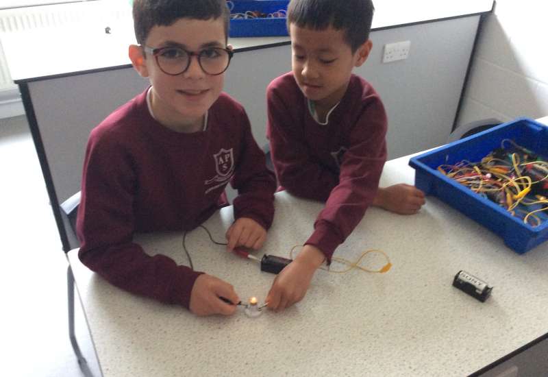 Year 2 use the new Science Lab at Marlborough Road